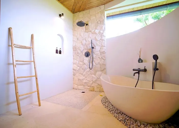 Ferienhaus Nagaia - Private Pool, Rooftop & Agung Views Amed